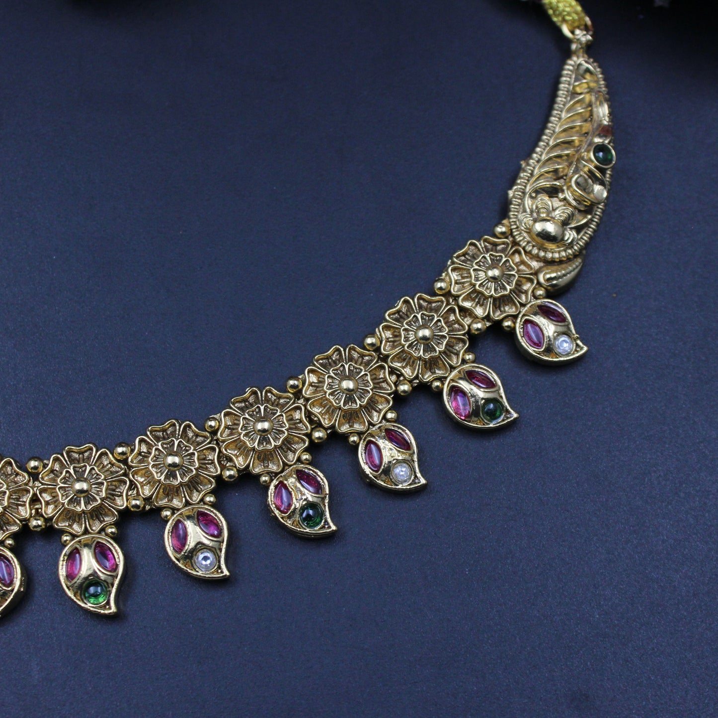39650 Nakshi gold look short necklace
