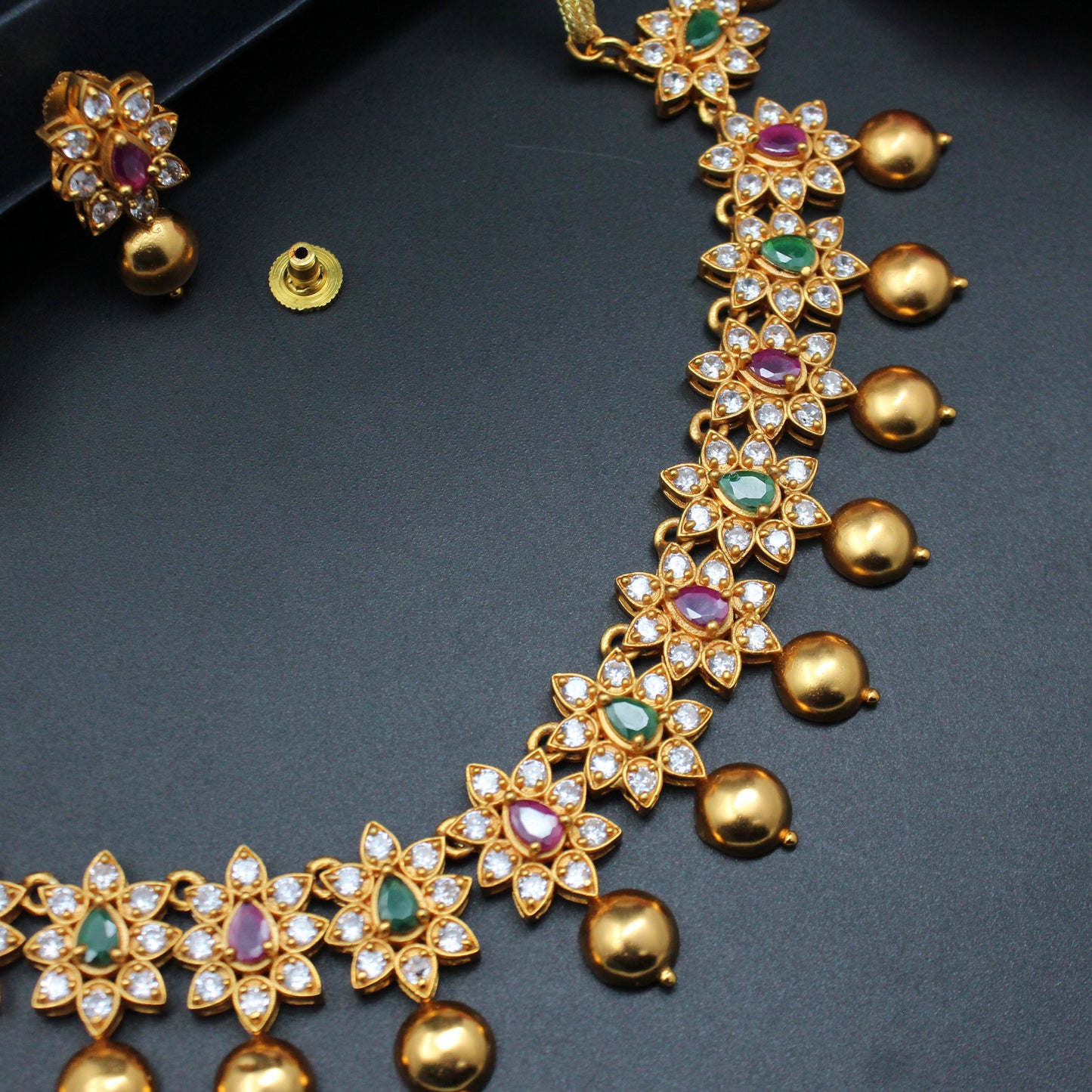 4133 Kempu Short Necklace
