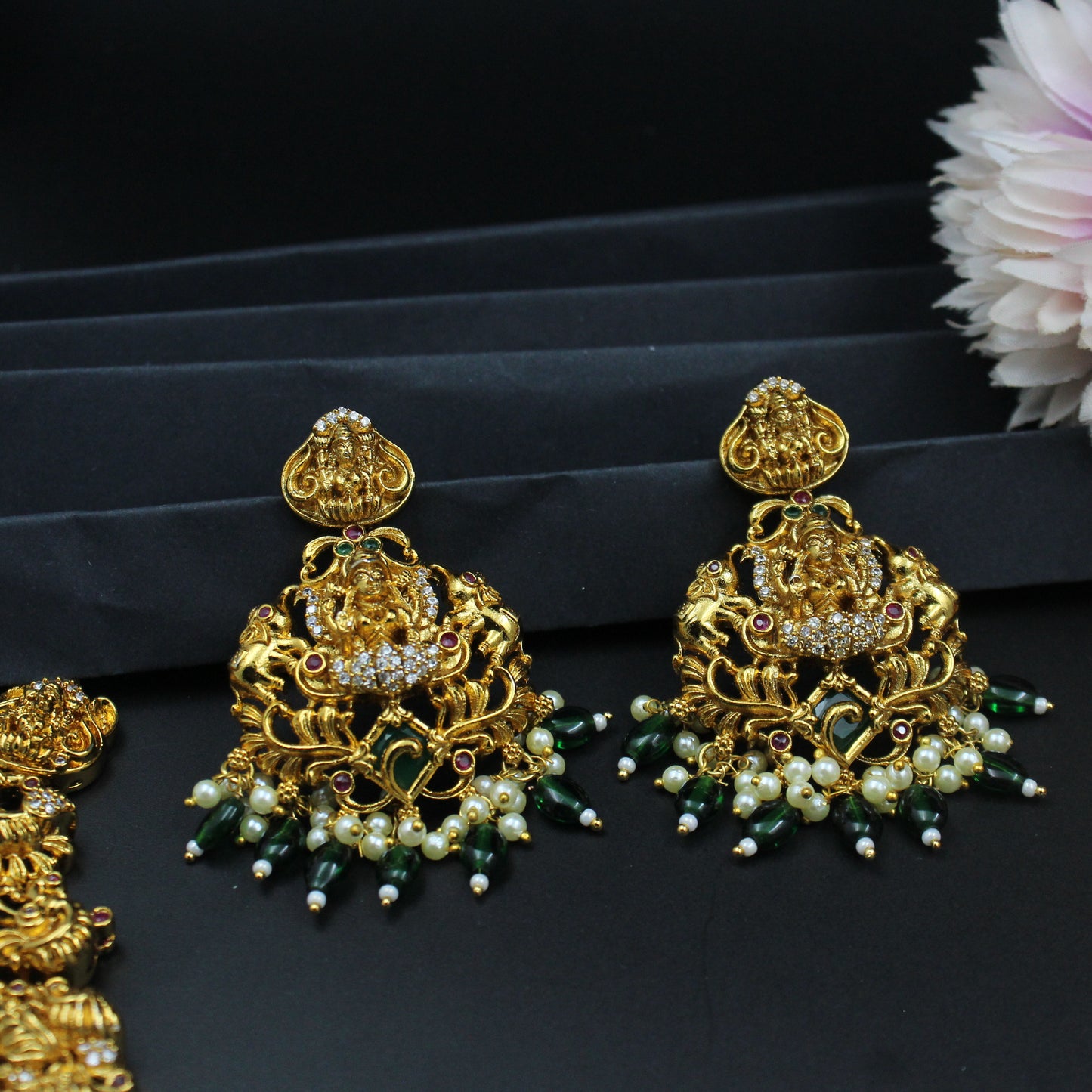39198 Nakshi Bridal short necklace with guttapusalu and screwback earrings