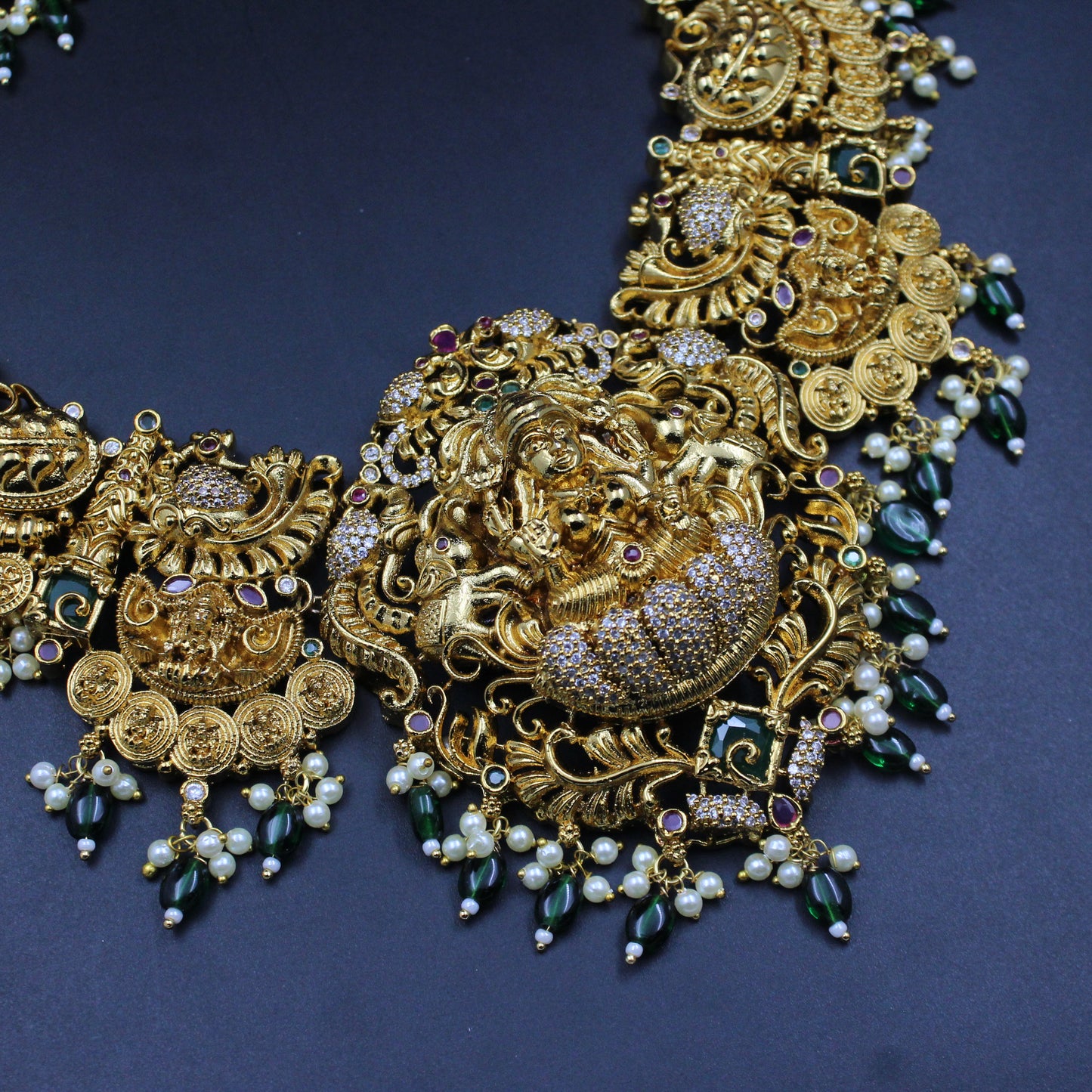 39198 Nakshi Bridal short necklace with guttapusalu and screwback earrings