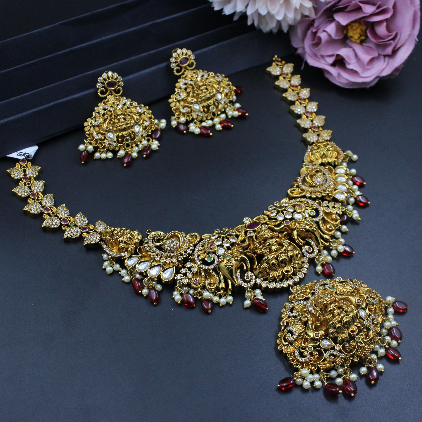 38759 Nakshi bridal short necklace with screwback earrings