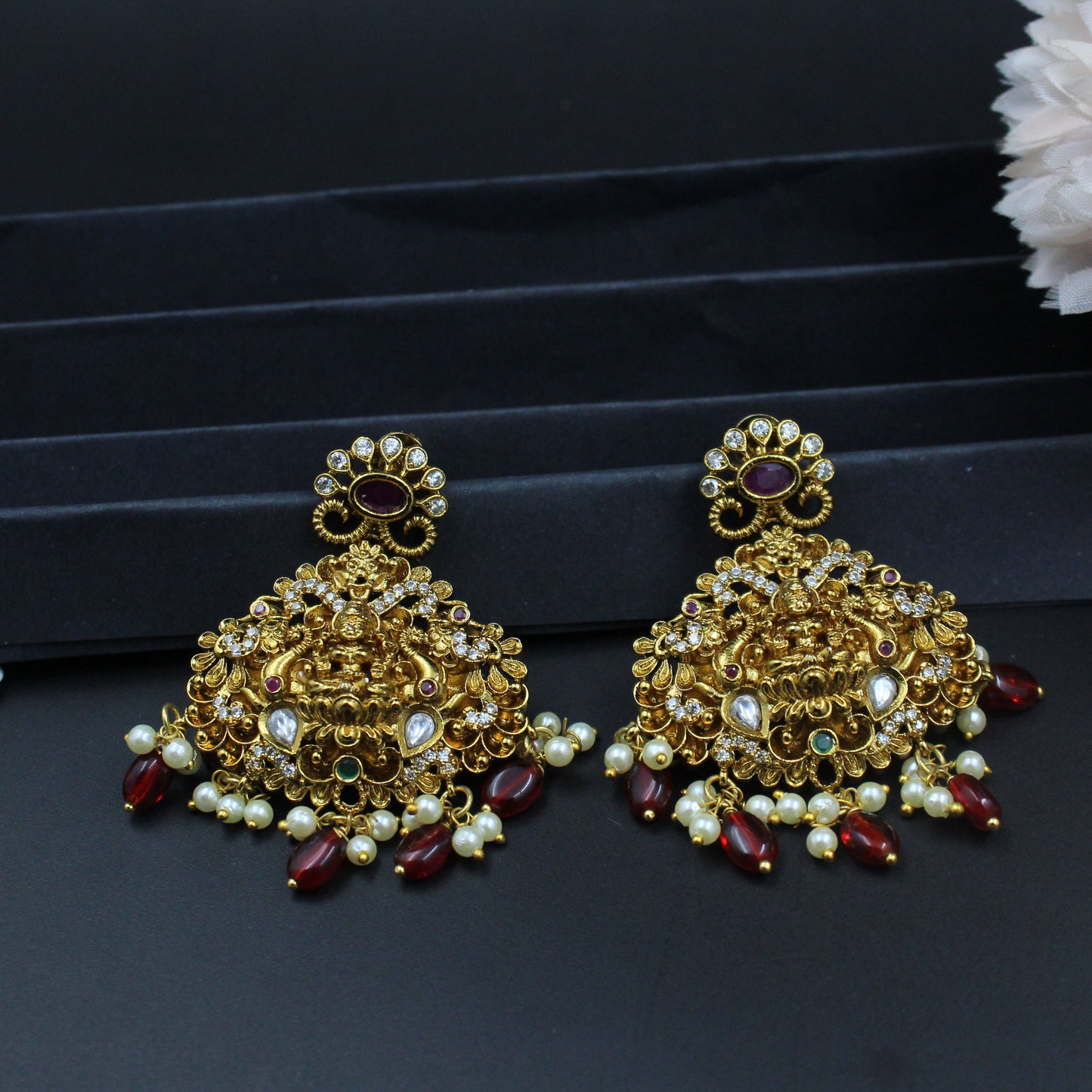 38759 Nakshi bridal short necklace with screwback earrings