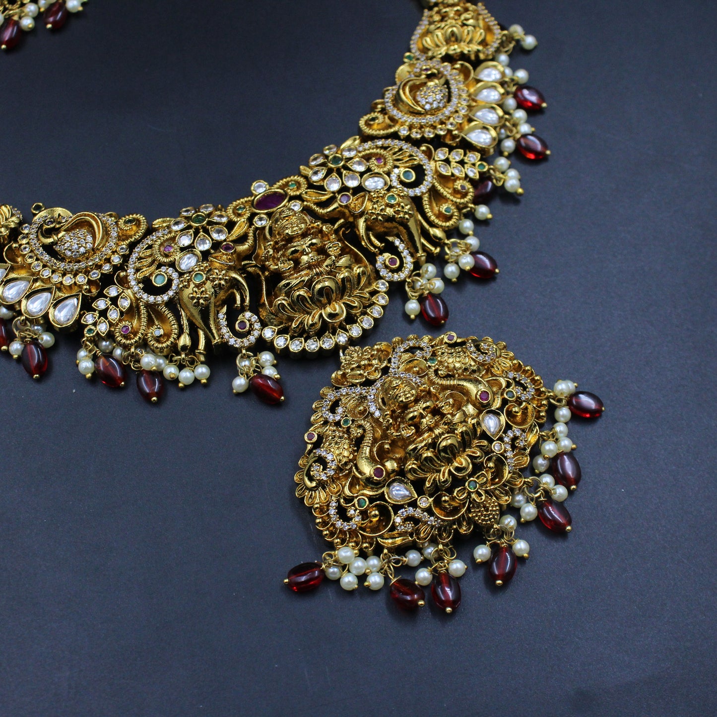 38759 Nakshi bridal short necklace with screwback earrings