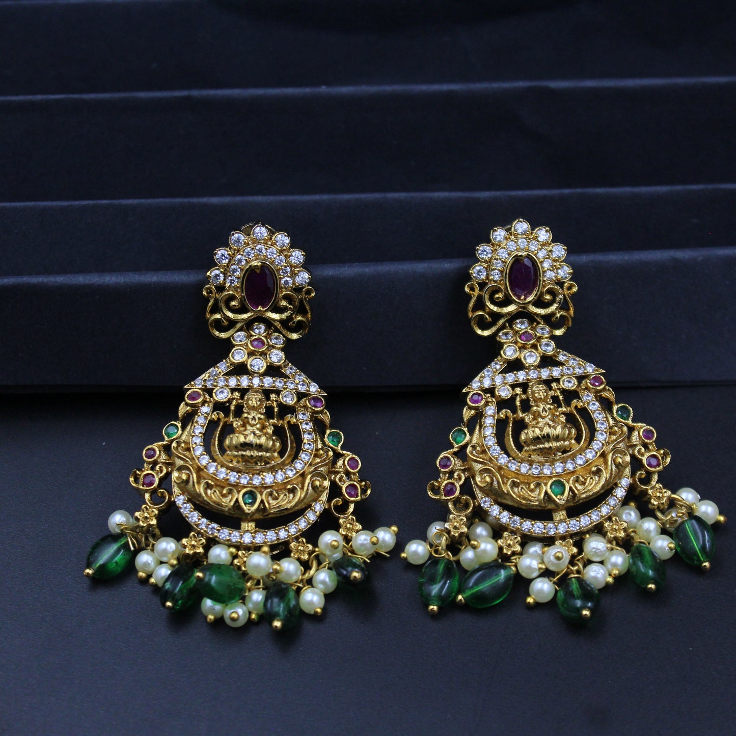 38755 Nakshi bridal short necklace with guttapusalu and screwback earrings