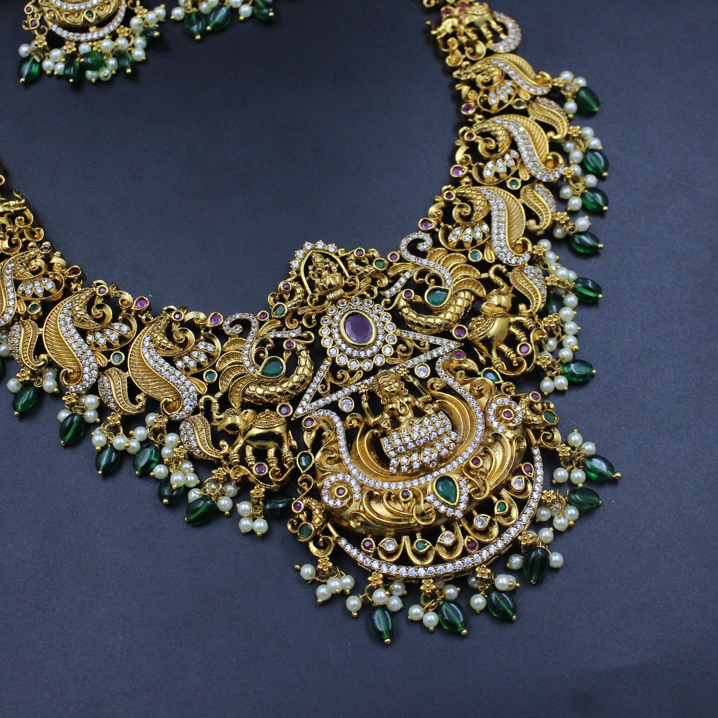 38755 Nakshi bridal short necklace with guttapusalu and screwback earrings