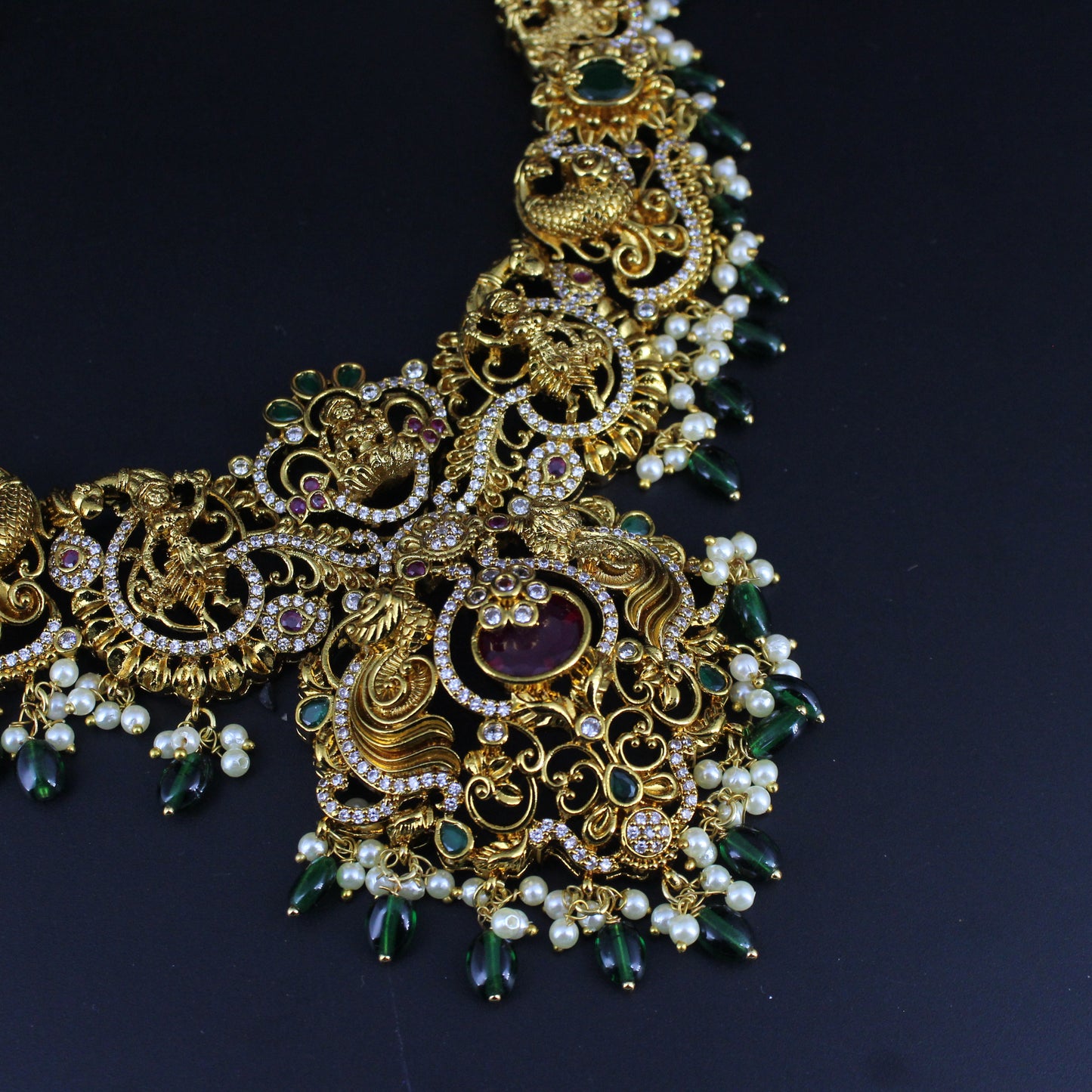 39197 Bridal Nakshi short necklace with screwback earrings