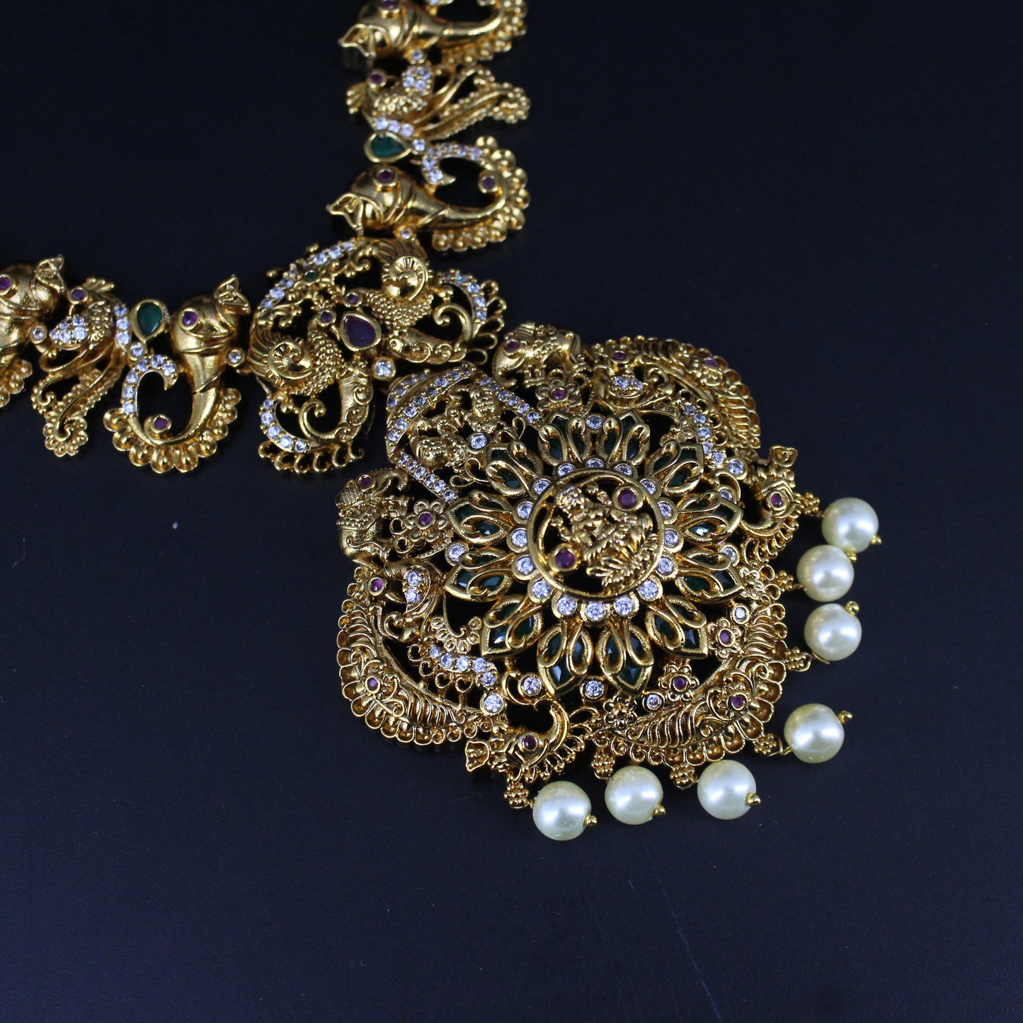 37802 Matte laxmi necklace with screwback earring