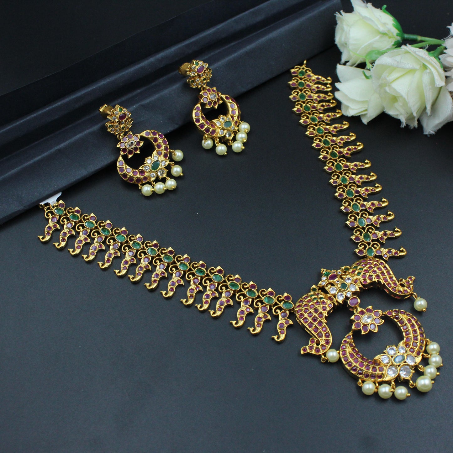 2281 Kempu Stone matte short necklace with screwback earrings