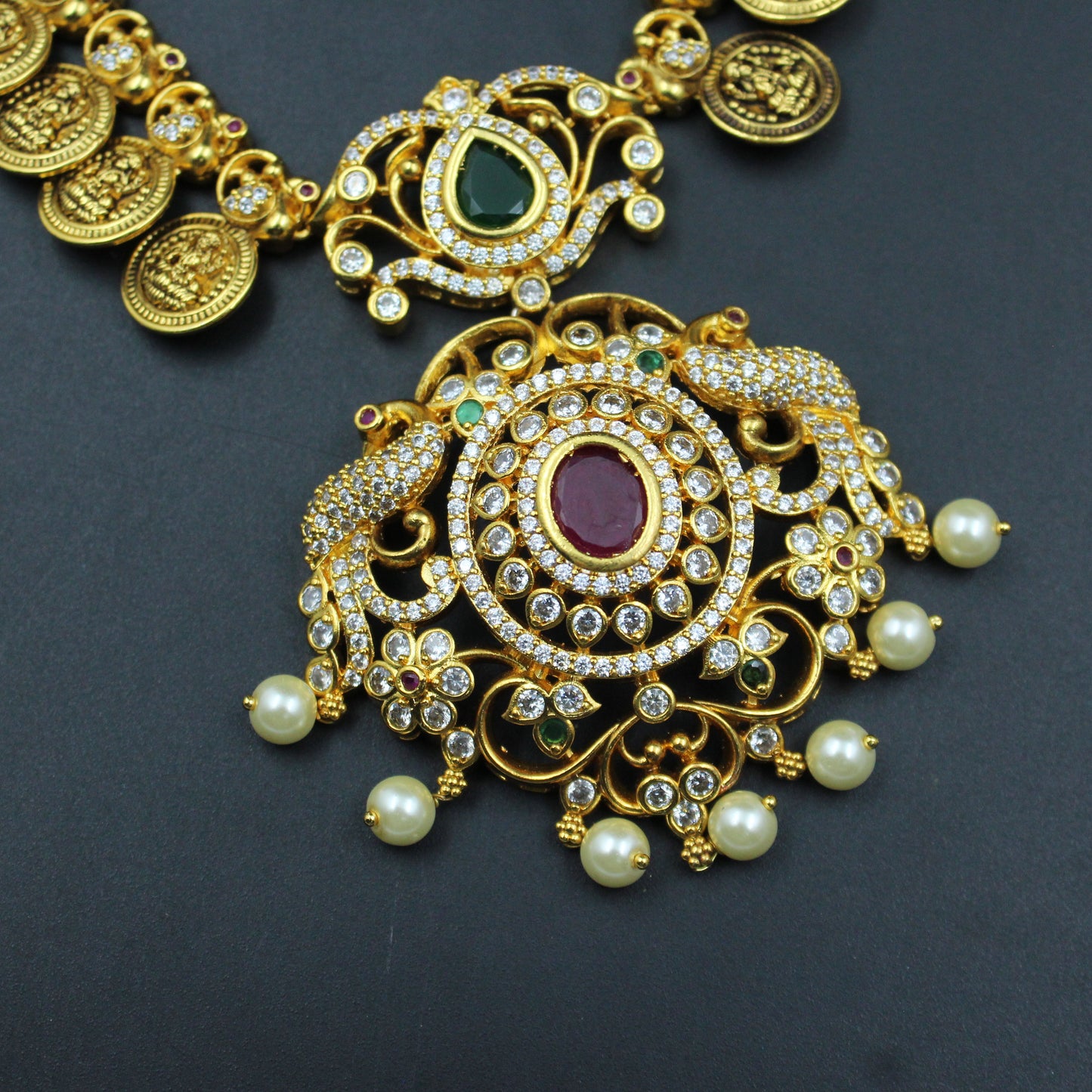 38495 Real Look Kasulu short necklace with Locket