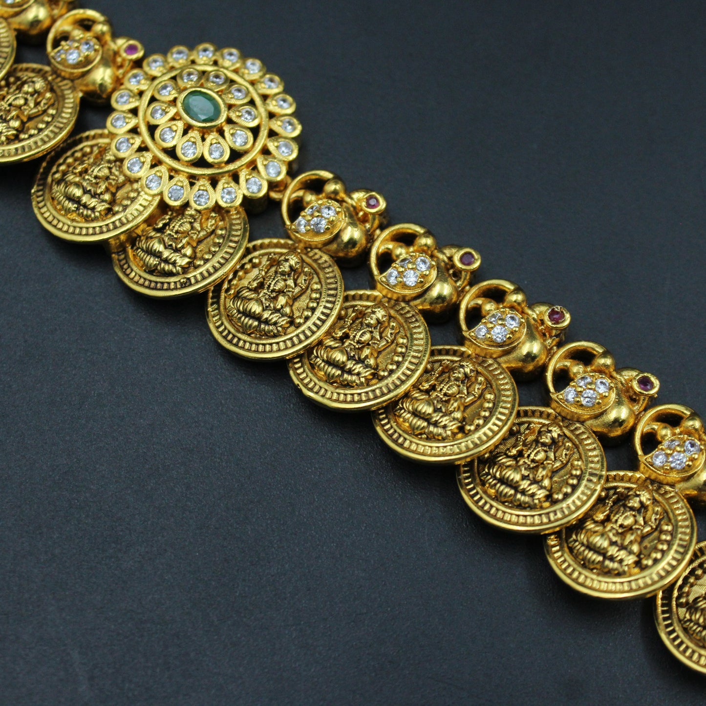 38495 Real Look Kasulu short necklace with Locket