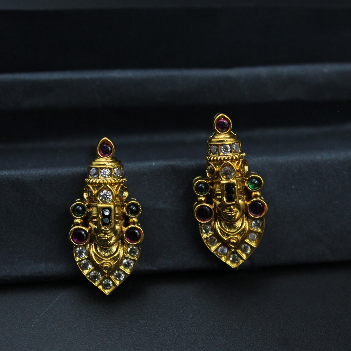 1739 Balaji Short necklace with earrings