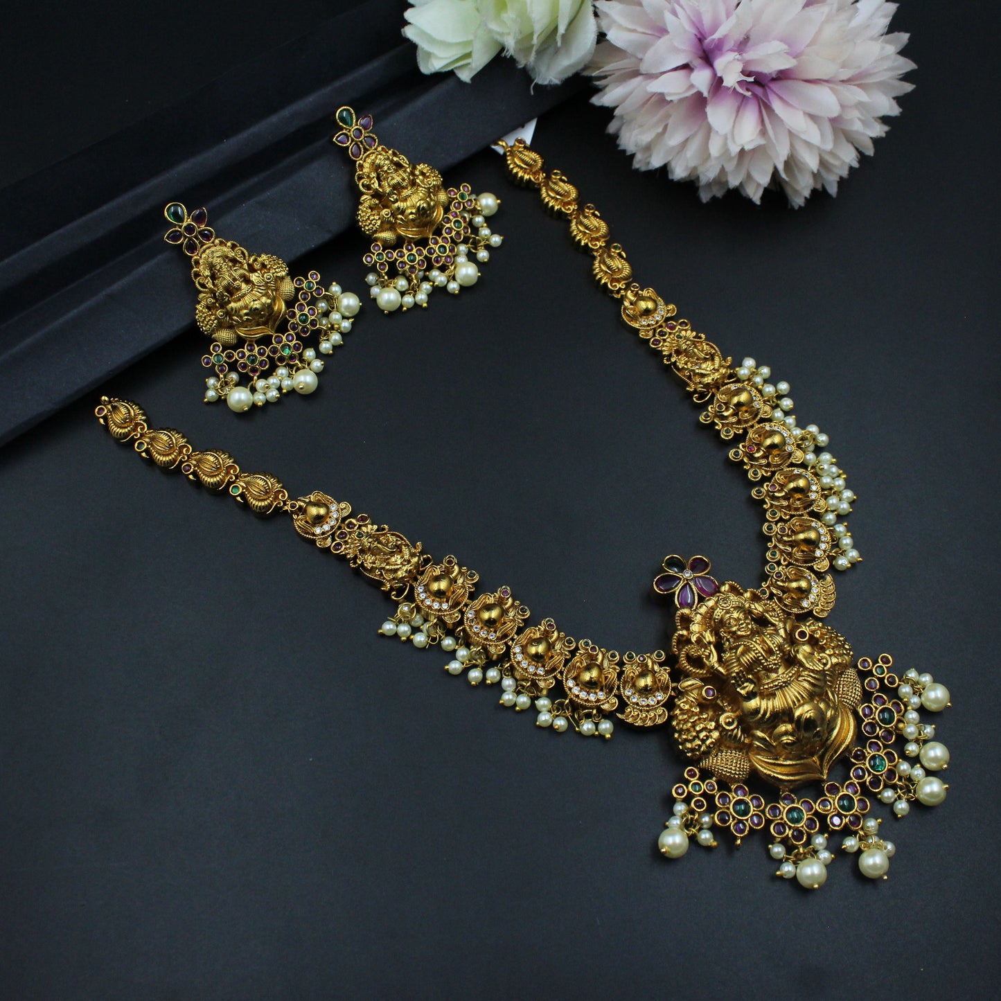 38854 Lakshmi Devi pota stone short necklace with Chandbali