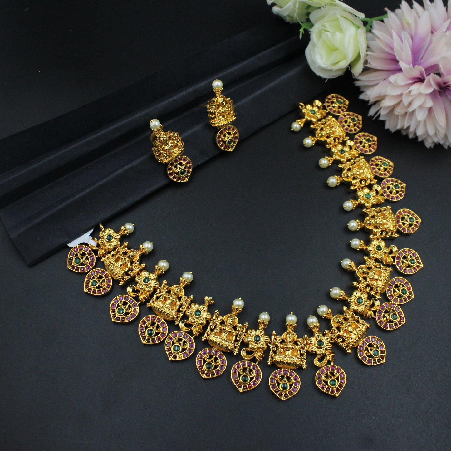 Laxmi pota stone necklace