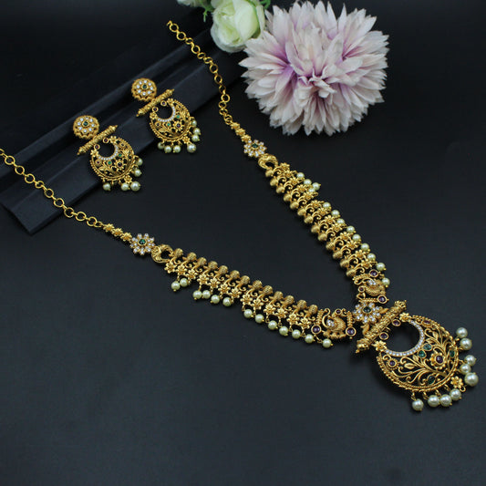 15275 Nakshi Short necklace with Chandbali earrings