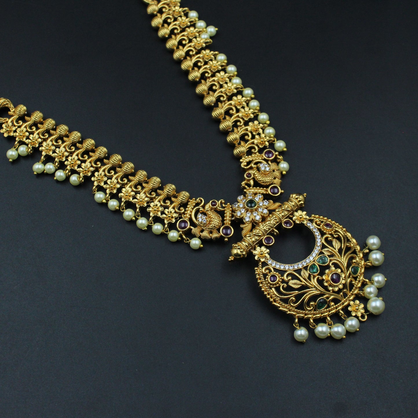 15275 Nakshi Short necklace with Chandbali earrings