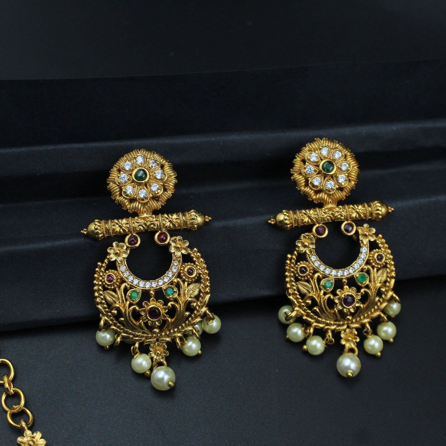 15275 Nakshi Short necklace with Chandbali earrings