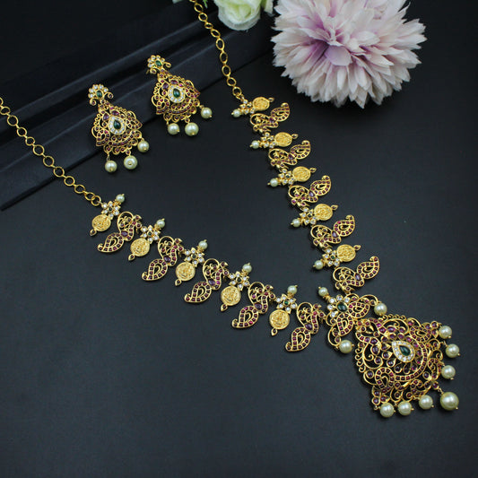 4931 Lakshmi Kasulu pota stone short necklace with screwback earrings