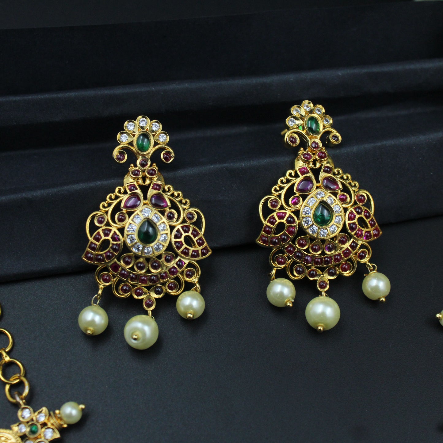 4931 Lakshmi Kasulu pota stone short necklace with screwback earrings