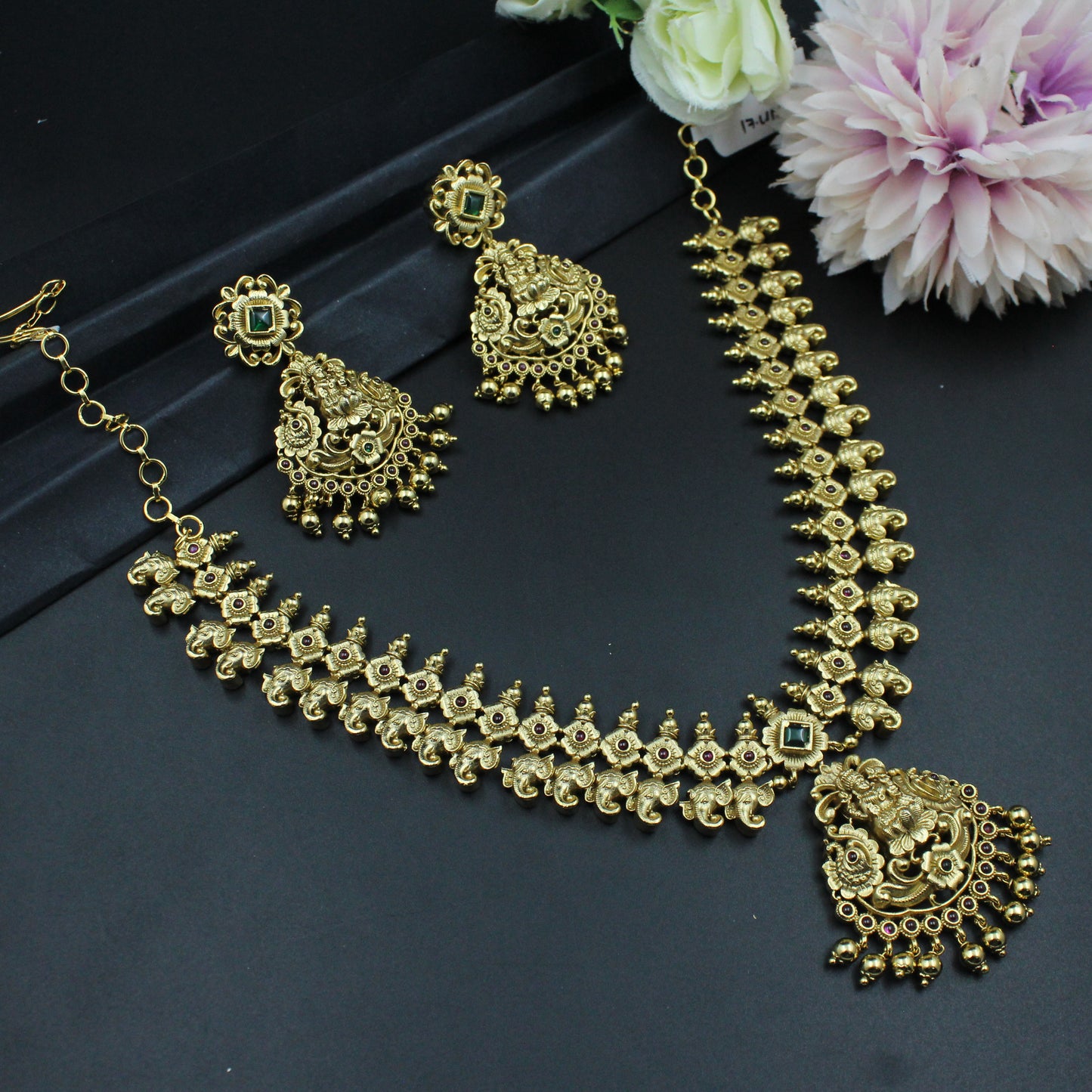 36432 Real gold look Lakshmi short necklace