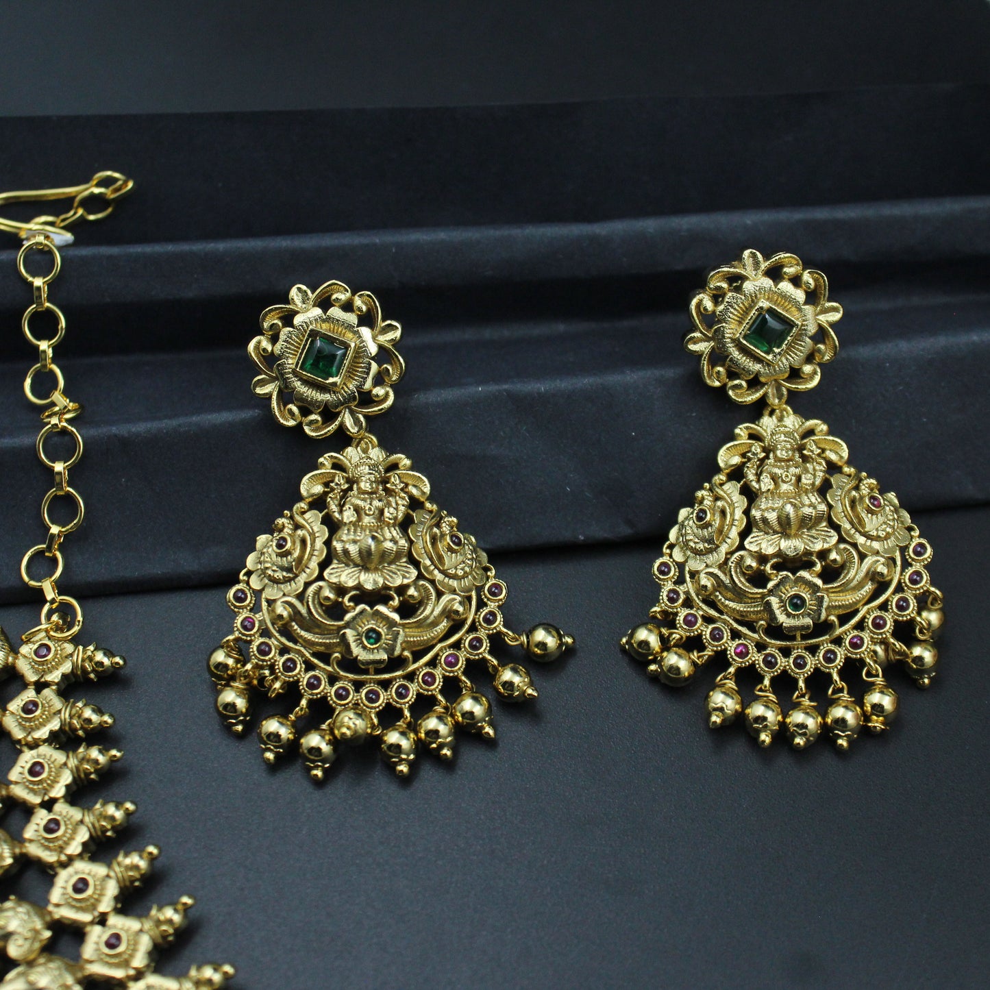 36432 Real gold look Lakshmi short necklace