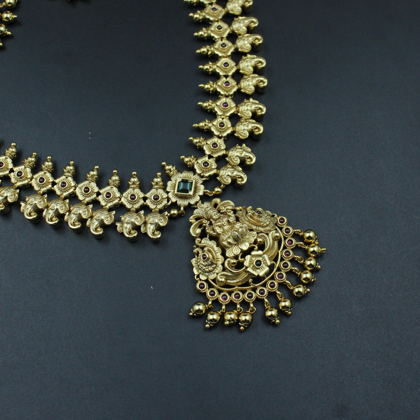 36432 Real gold look Lakshmi short necklace