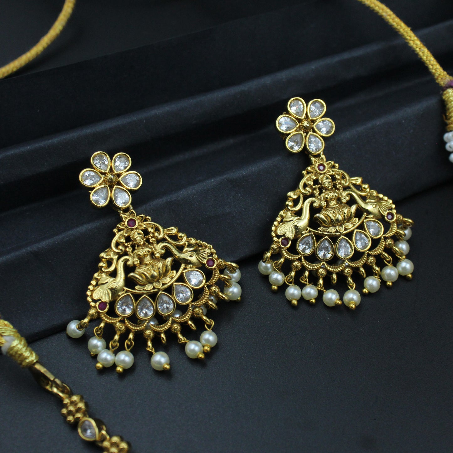 10639 Single line short Lakshmi necklace