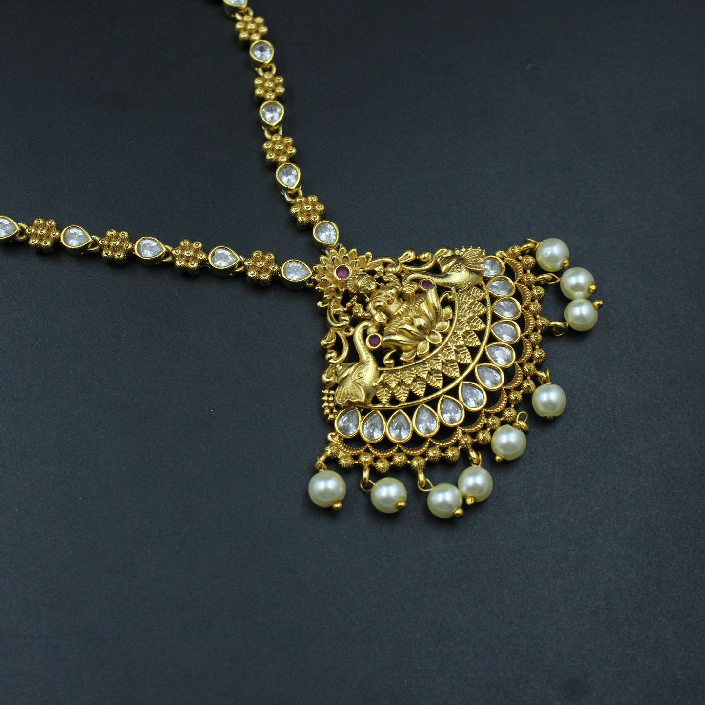 10639 Single line short Lakshmi necklace
