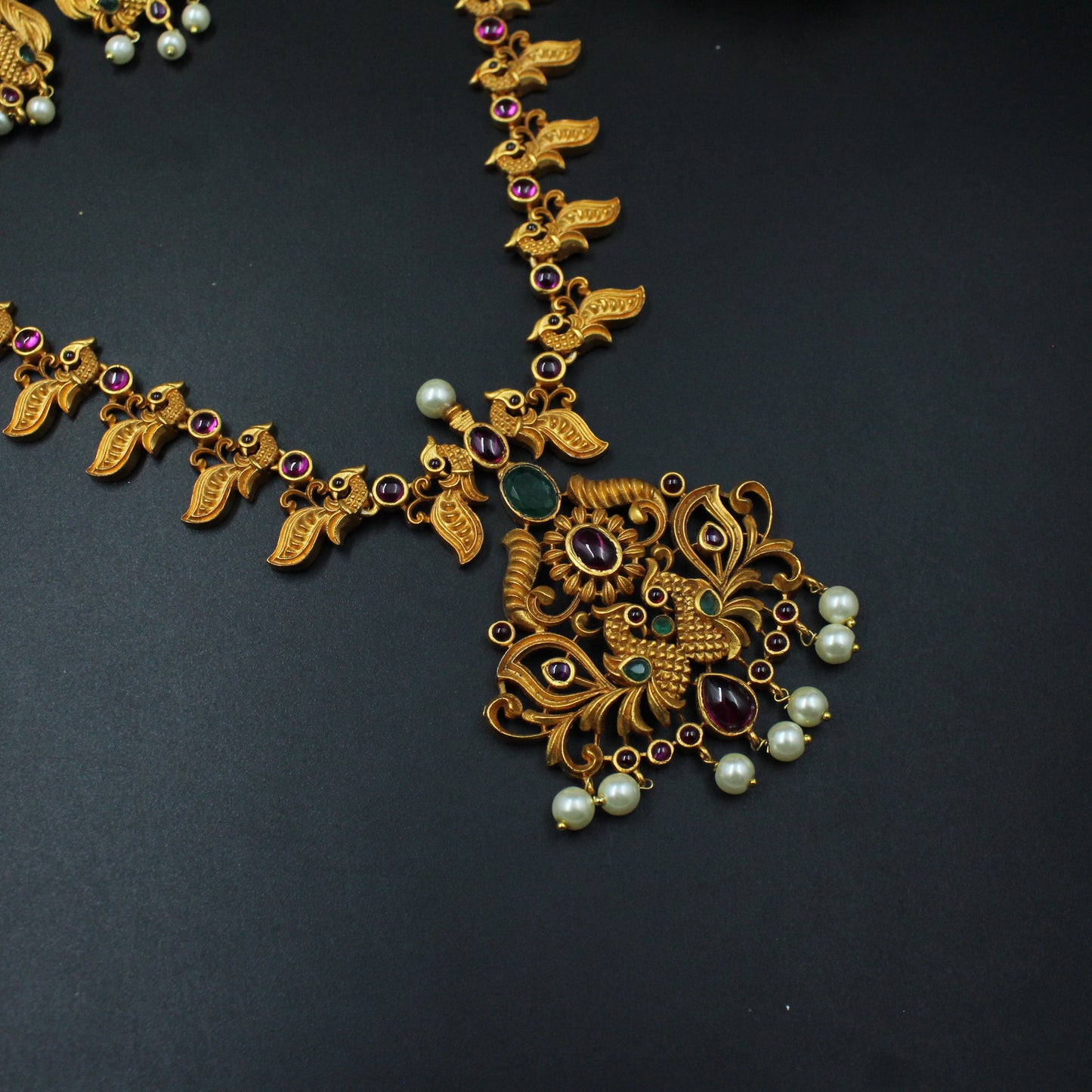 5112 Double peacock short necklace with matte polish