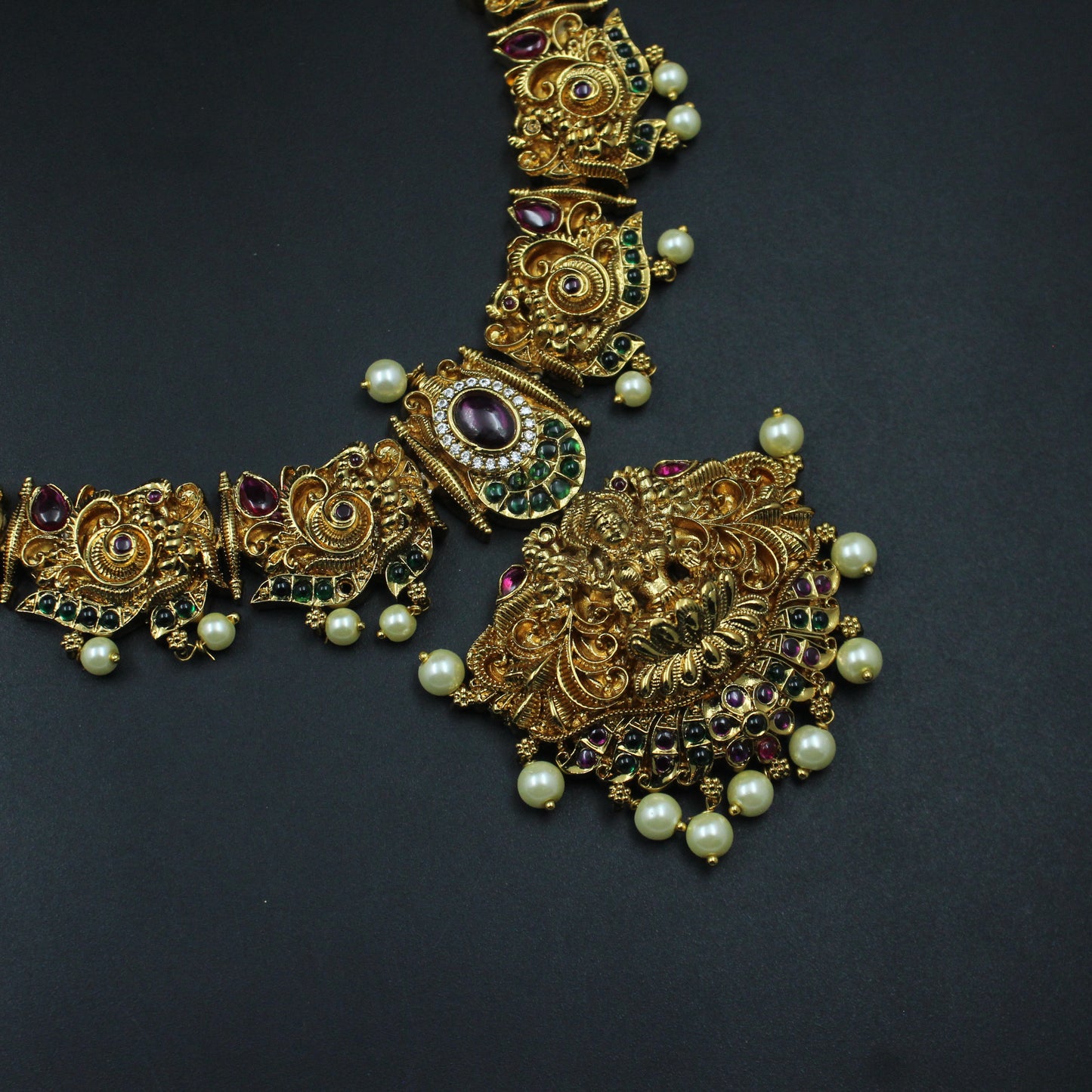 29424 Lakshmi along Necklace with Butta earrings