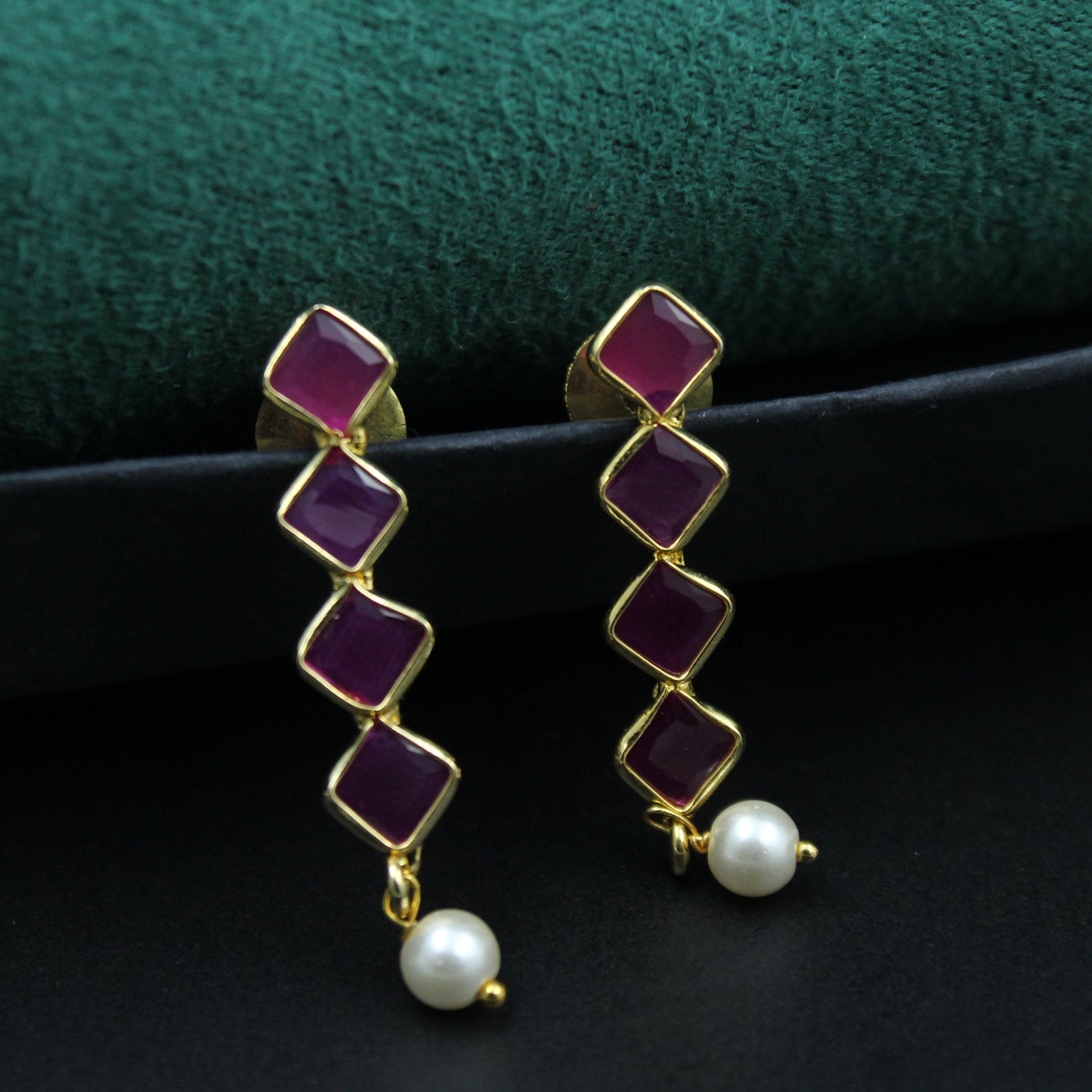 40316 - 5 Lines Sugar Beads Light Green  Mala With Square Pendent Merron