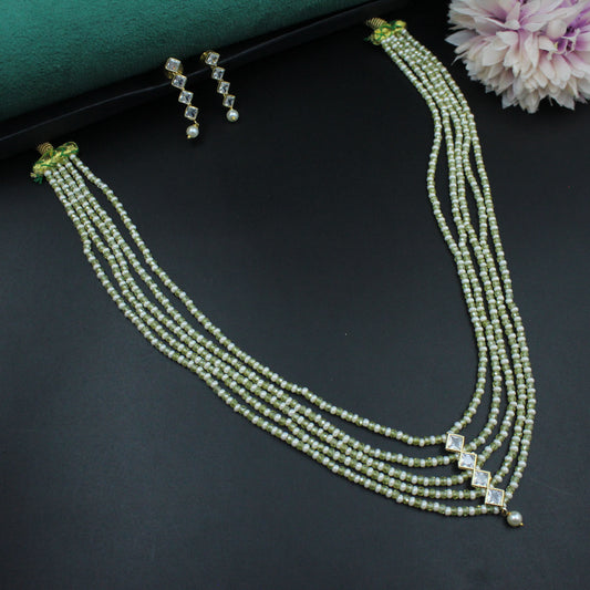 40315 - 5 Lines Sugar Beads Mala Light Green With Square Pendent