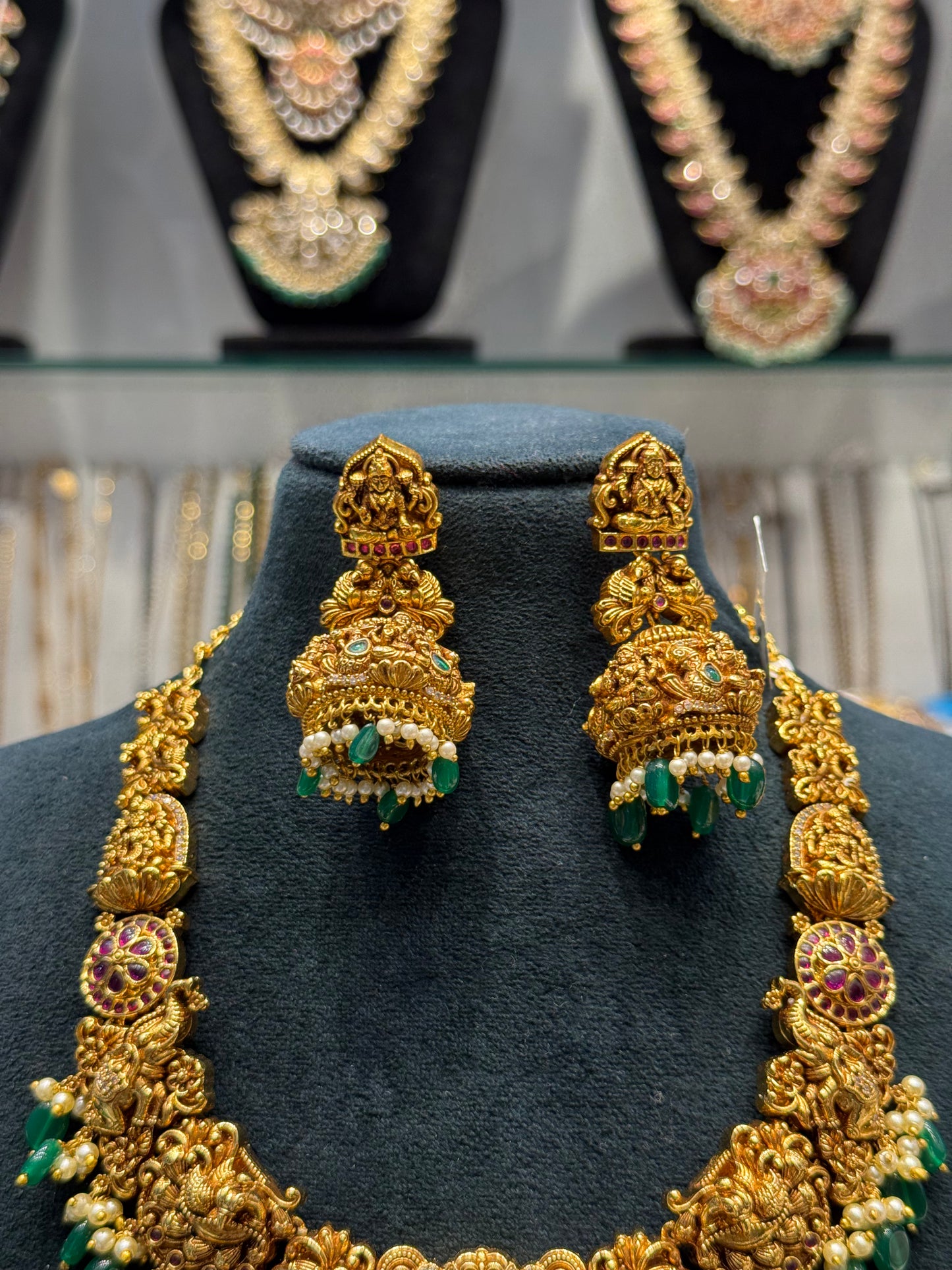 39606 Nakshi Bridal short necklace with Guttapusalu and Screwback earrings