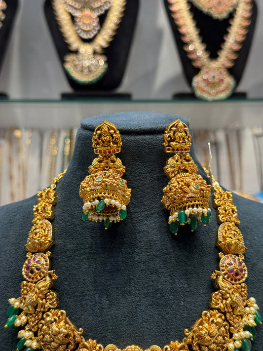 39606 Nakshi Bridal short necklace with Guttapusalu and Screwback earrings