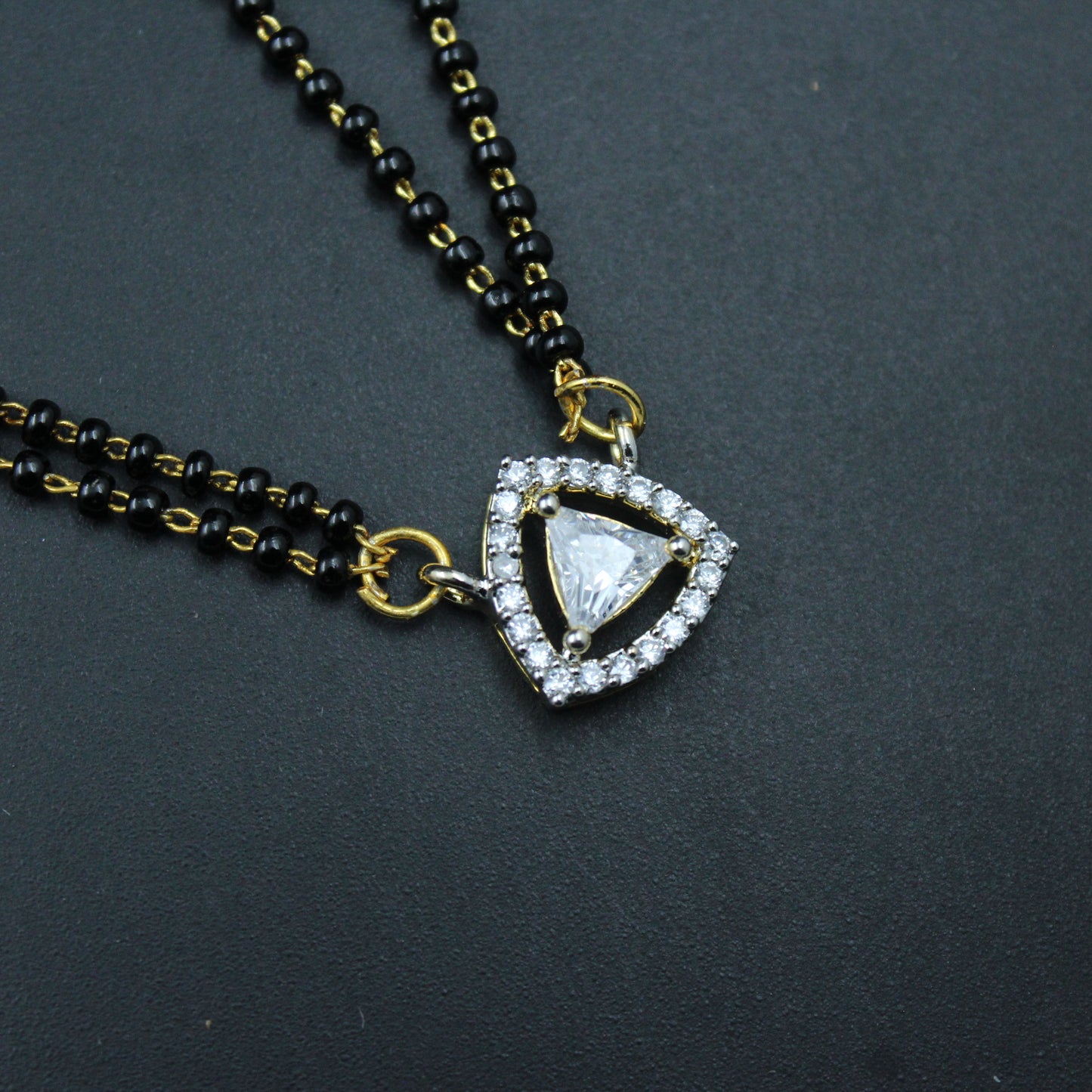 37470 Diamond look screwback blackbeads