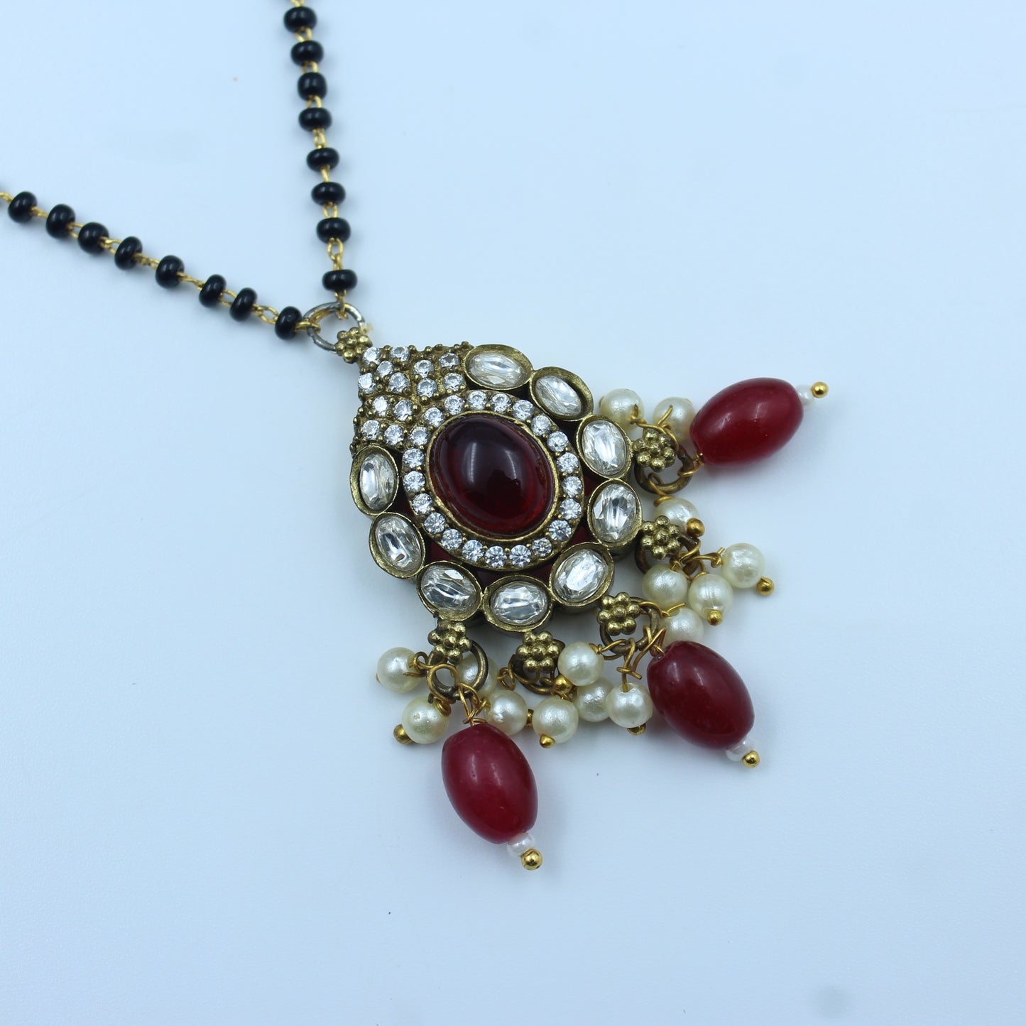 31841 : 1 Line Black Beads Mala With Victorian Small Pendant Red