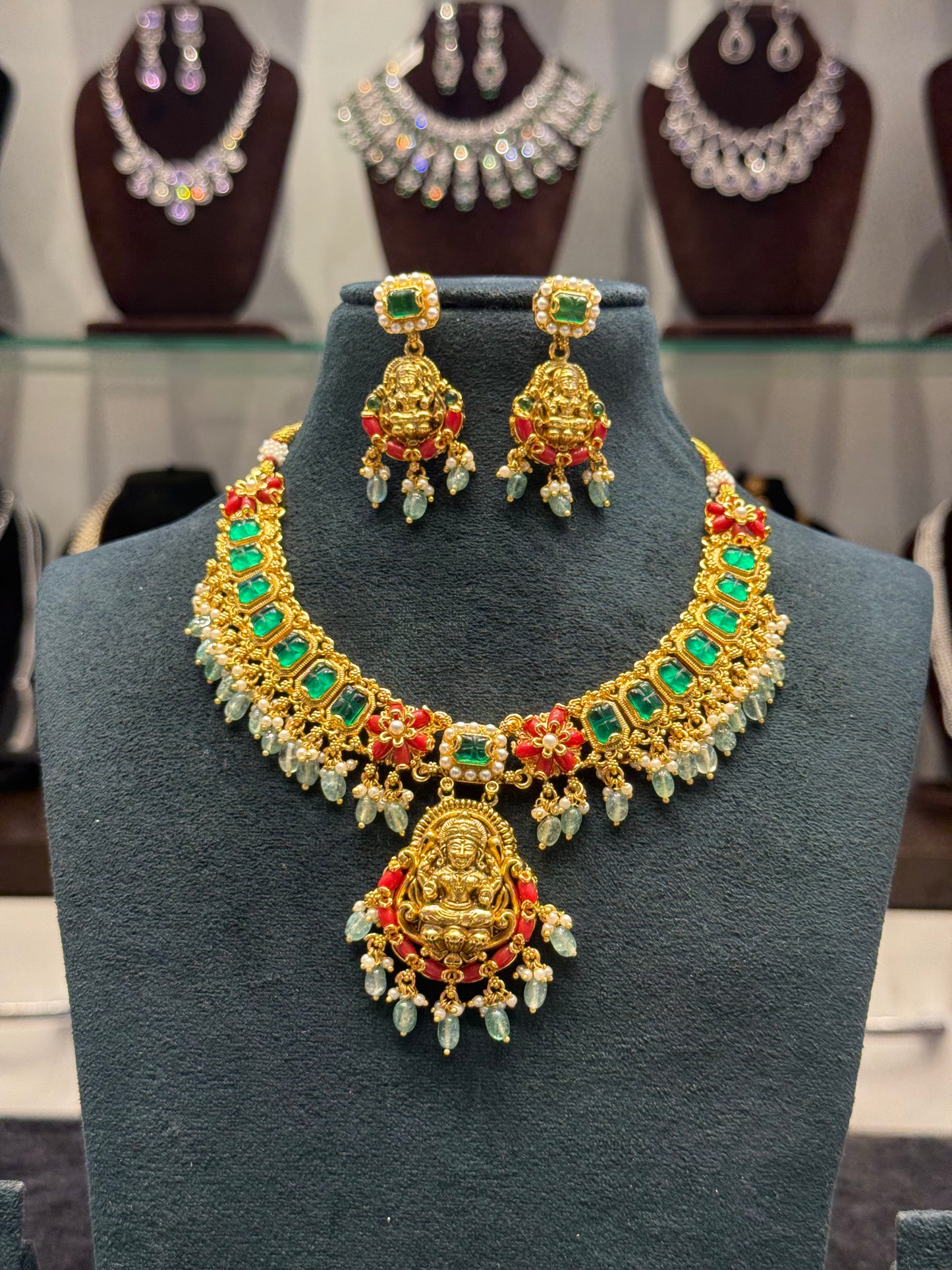 36343 Coral Nakshi short necklace with duplet stones