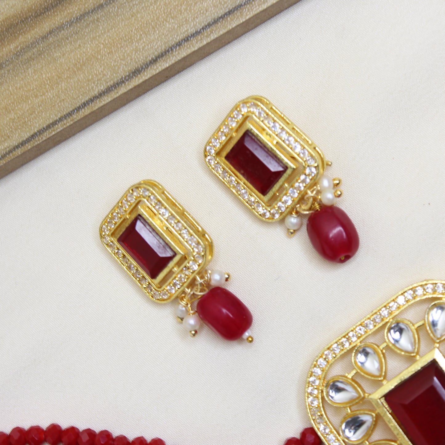 10530 Red Beads Kundan Locket Choker