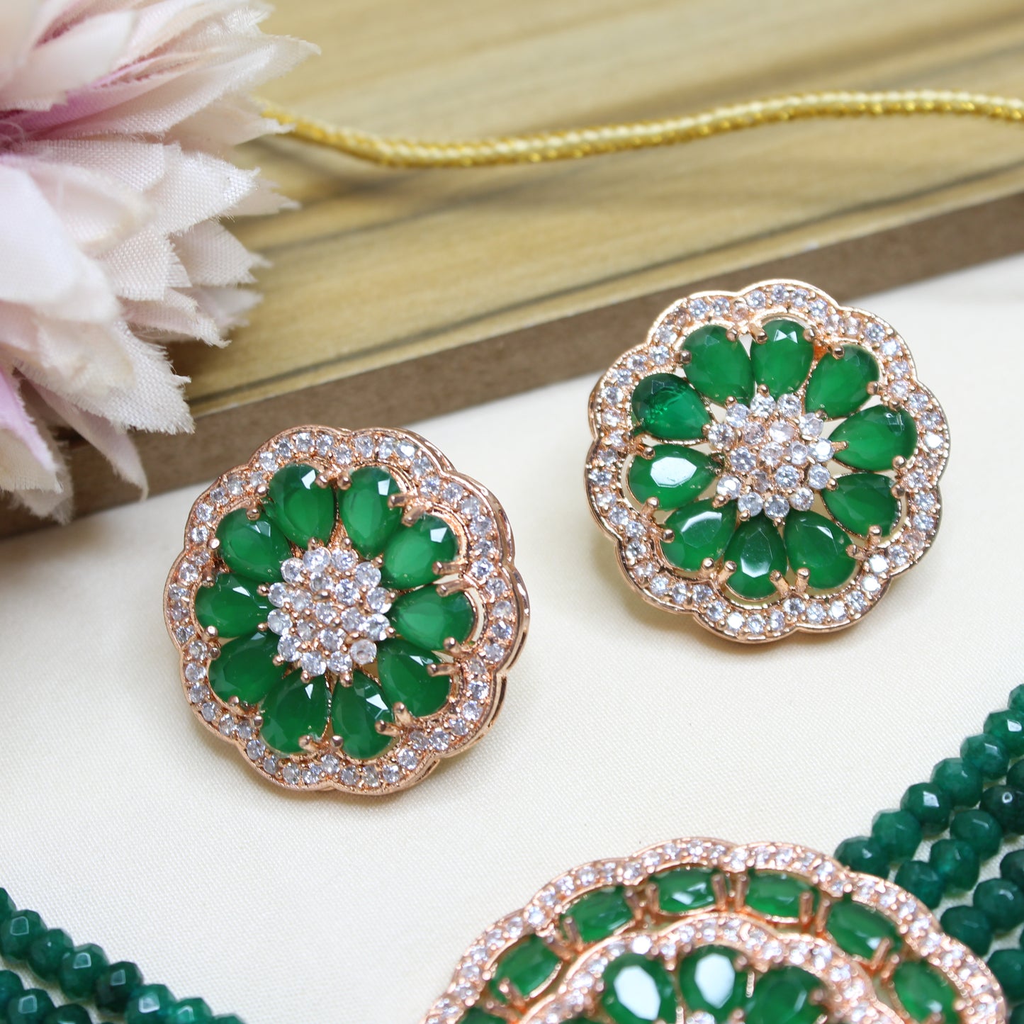 2468  Green Beads Short Choker