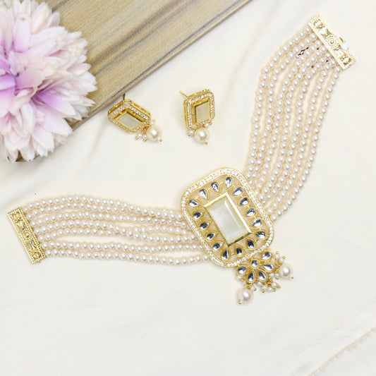 10528 pearls Kundan Locket Choker