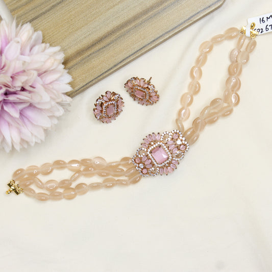 6738. Monalisa Mint Choker