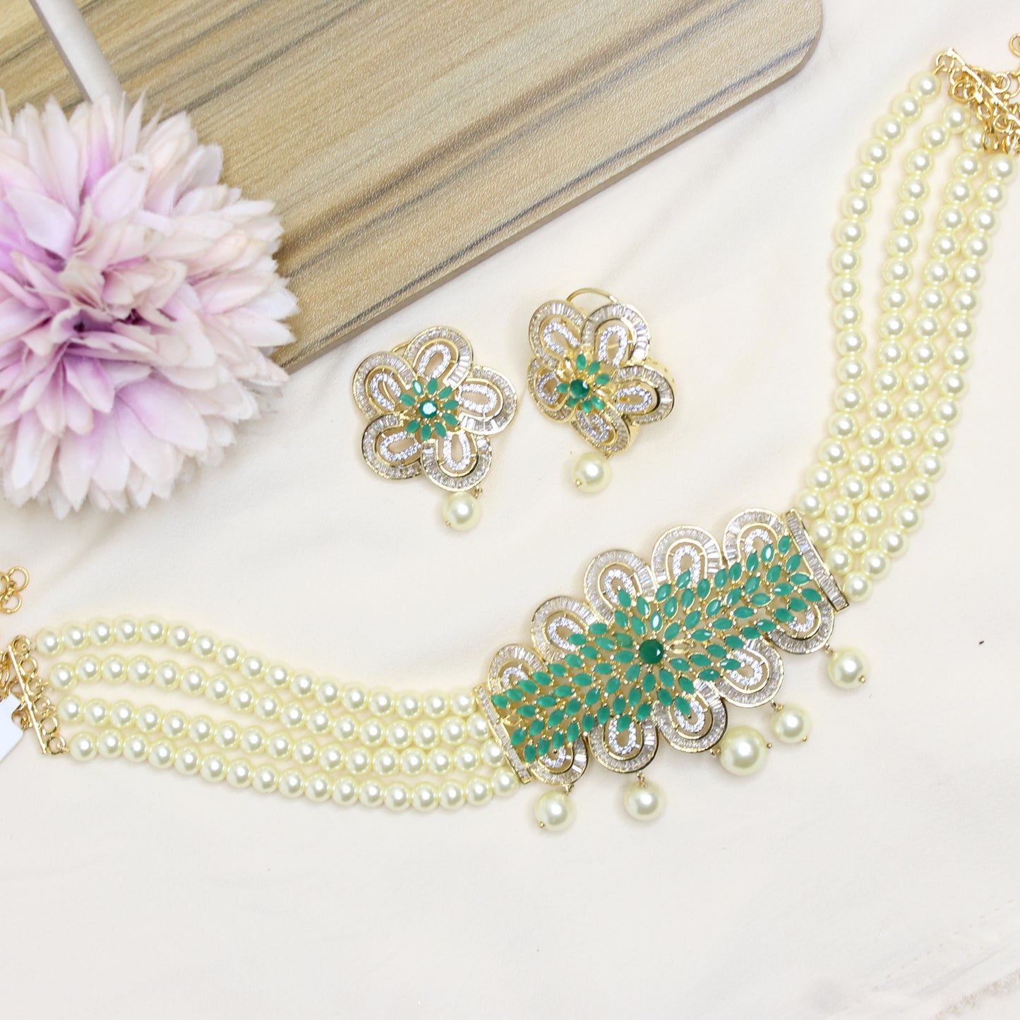 3397 Emerald Pearl Choker