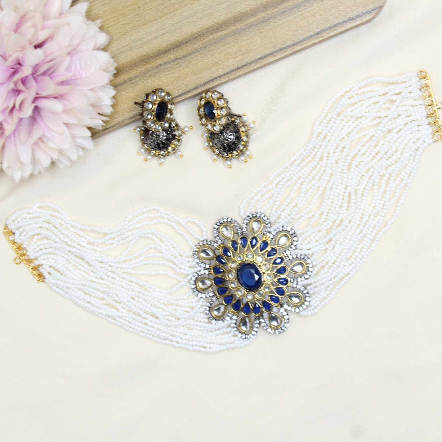 3426  Black Metal Pearl Choker Blue