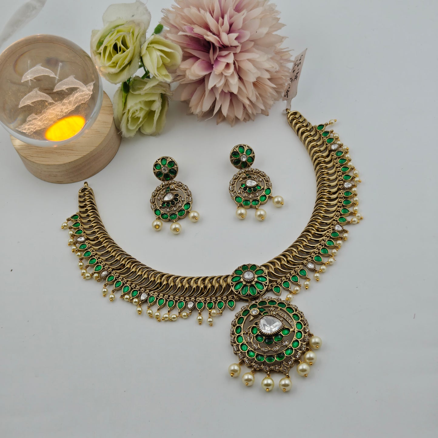 Victorian jalebi short green and moissanite stone necklace