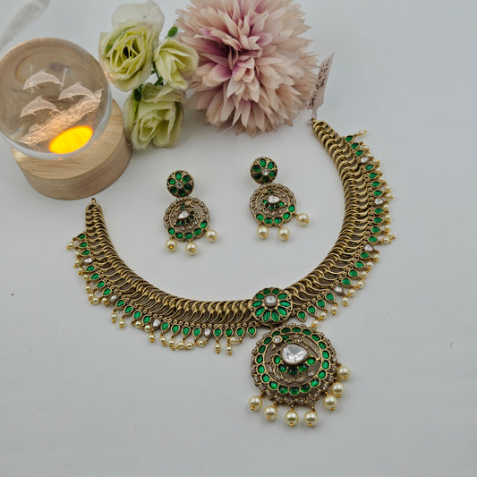 Victorian jalebi short green and moissanite stone necklace
