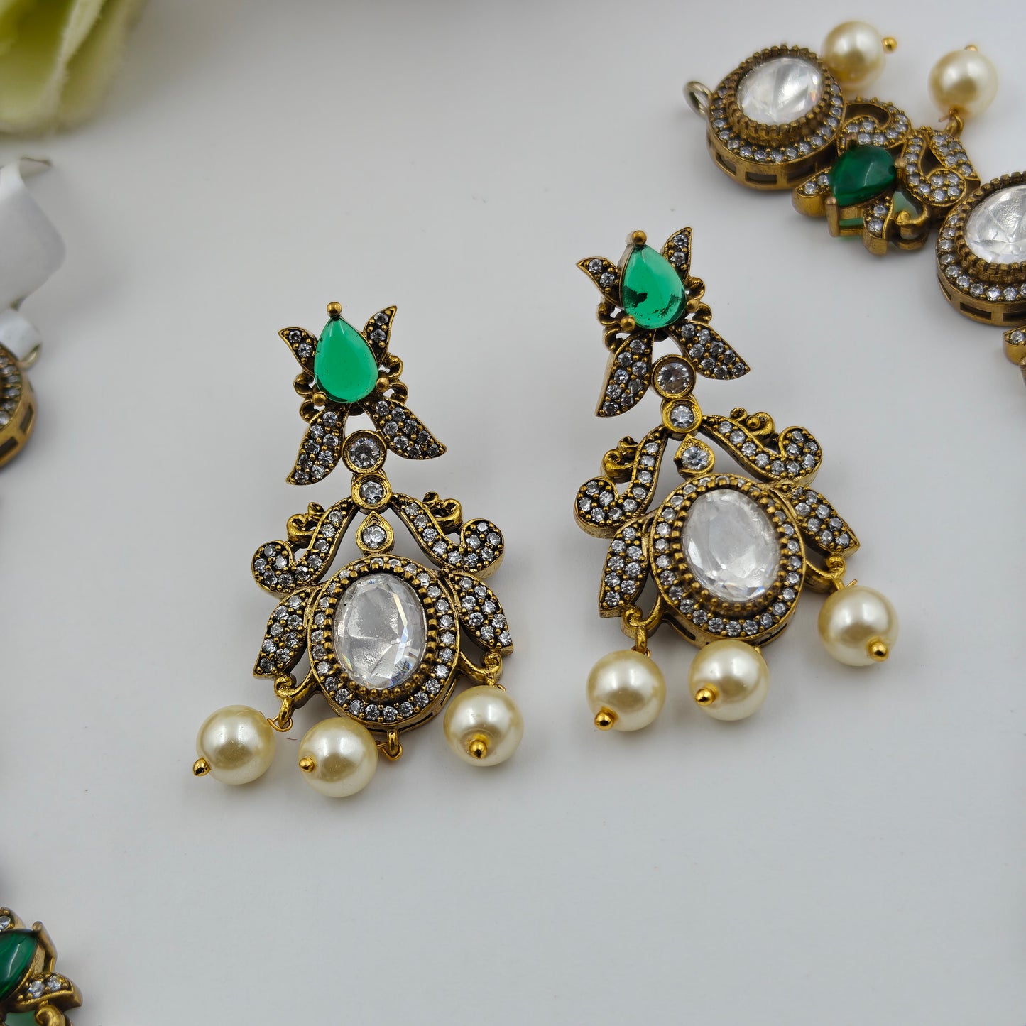 Victorian green stone short necklace