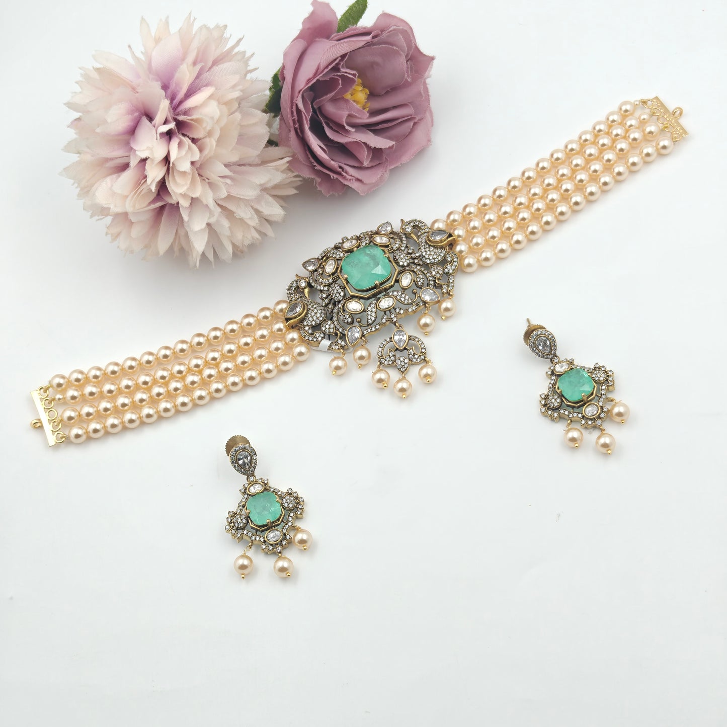 40669 Victorian mint green choker with Swaroski pearls