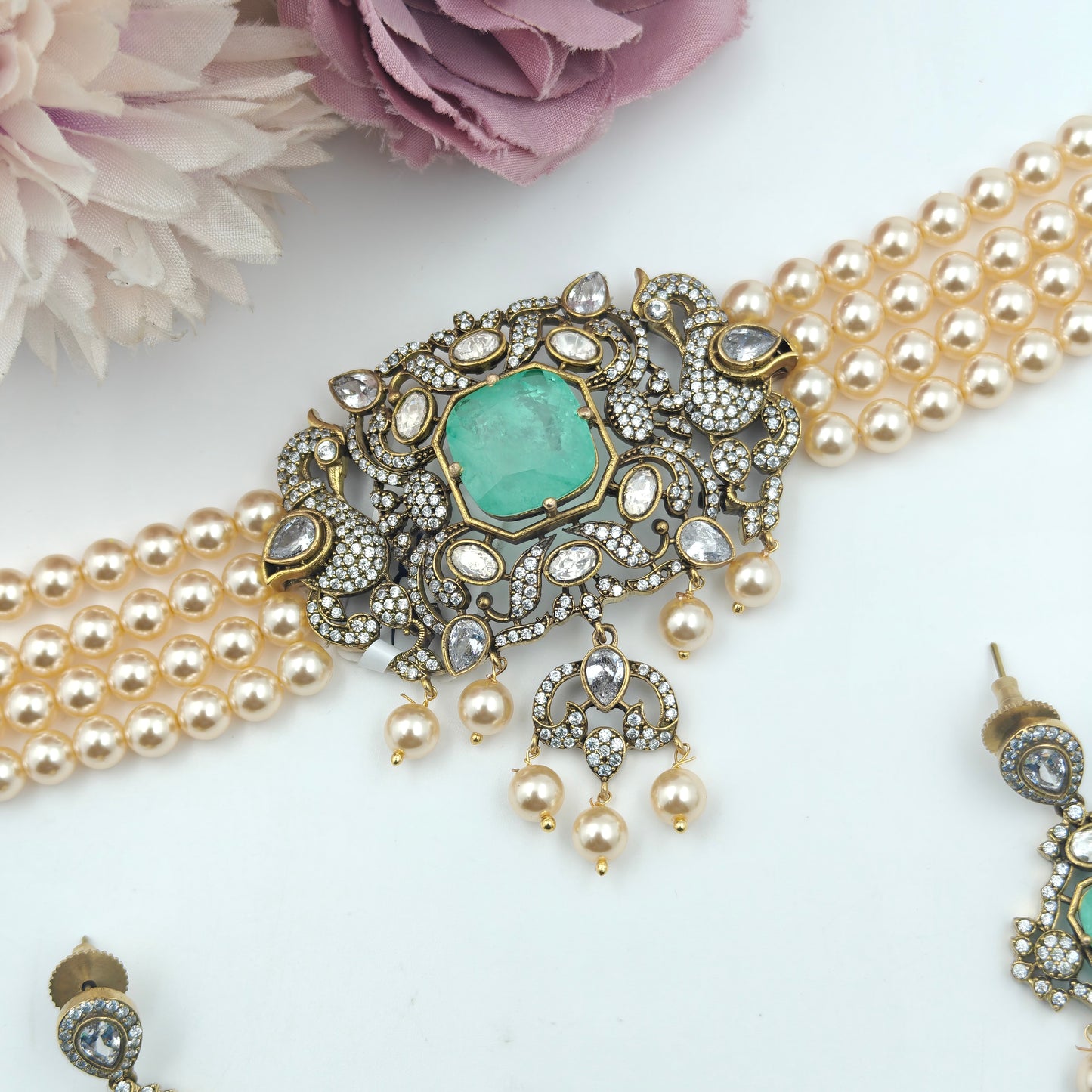 40669 Victorian mint green choker with Swaroski pearls