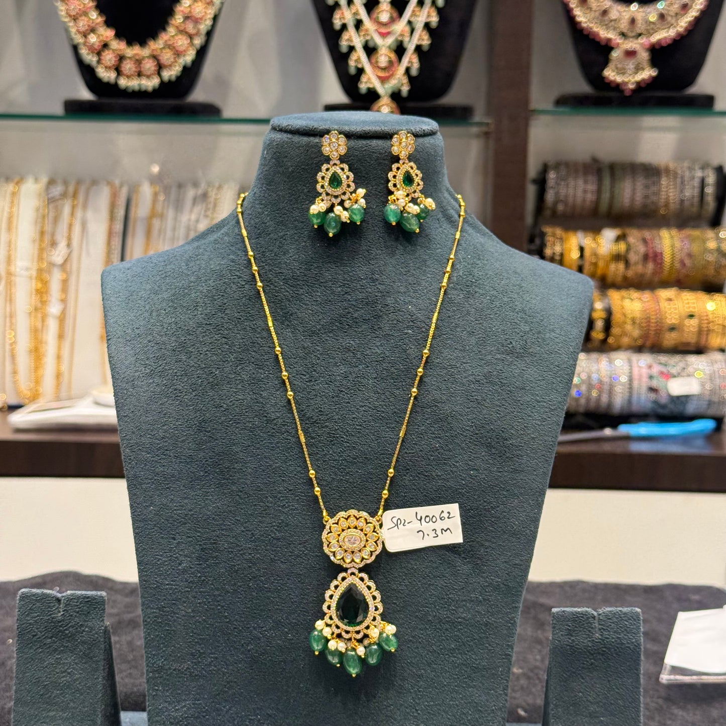 40062 Single line ball chain with pendant set and green stones