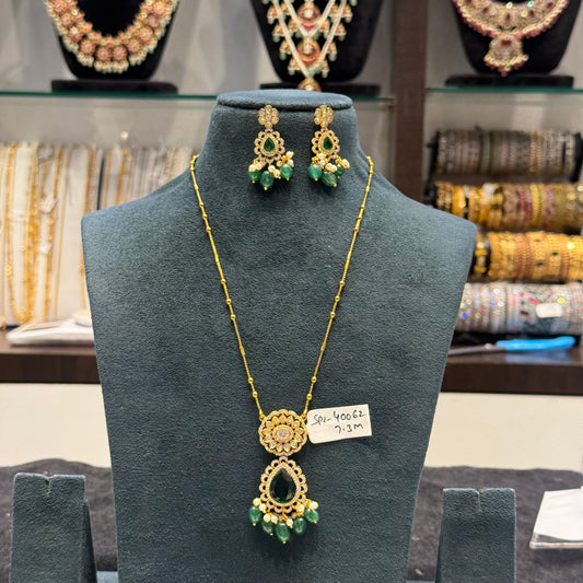 40062 Single line ball chain with pendant set and green stones