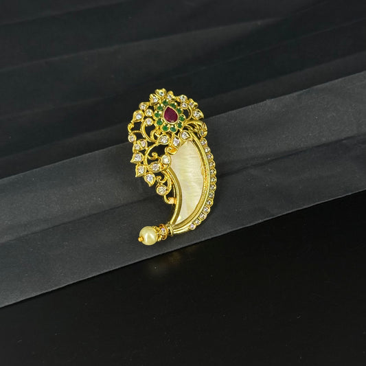 15606 Single tiger nail